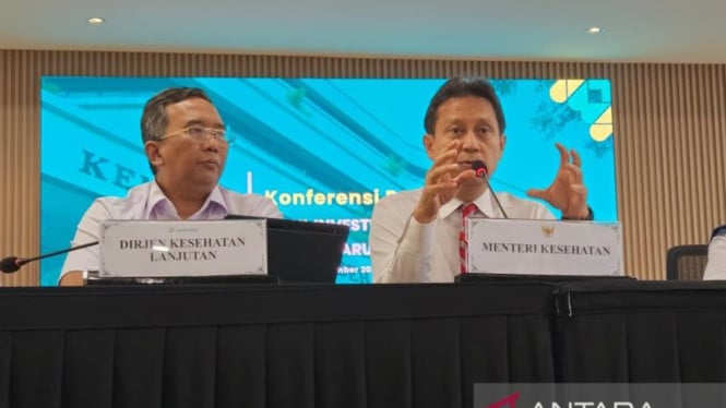 69284c822bab4-direktur-jenderal-kesehatan-lanjutan-kemenkes-azhar-jaya-kiri_665_374.jpg