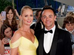 Somos celebridades, tire-nos daqui! Ant McPartlin e sua esposa mudam-se de uma casa de £ 6 milhões depois de perderem uma batalha para derrubar árvores quando vizinhos furiosos se opuseram