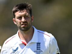 Ashes: Mark Wood, da Inglaterra, deixa o campo com uma lesão no tendão da coxa na partida do Lions Tour
