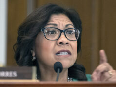 Veja este democrata destruir a equipe Trump por negociação de ações questionável