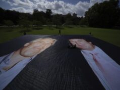 Veja este democrata destruir Trump por causa do encobrimento de Epstein