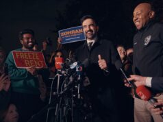 A vitória de Mamdani aumenta as esperanças de mudança em Uganda, sua terra natal | Notícias de política