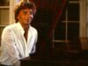 Barry Manilow recebeu US$ 500 para escrever o jingle icônico da seguradora, “Like a Good Neighbour, State Farm”.