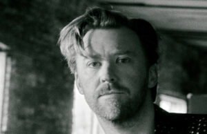 Charles Kelly, do Lady A, entra no renascimento pop dos anos 80 com Honesty and Healing