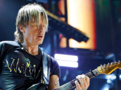 Keith Urban faz cover de Chappelle Ron e Bob Marley em evento privado em Mar-a-Lago