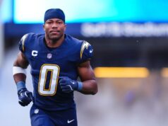 Diane Henley joga um jogo emocionante da NFL 2 dias após a morte do irmão