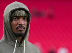 O comandante QB Jayden Daniels sofreu uma lesão grave no Sunday Night Football