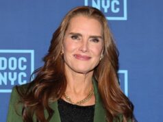Brooke Shields ‘meio viciada’ neste creme bronzeador para o rosto