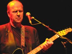 Nascido neste dia de 1953, multi-instrumentista que teve papel fundamental na carreira de Mary Chapin Carpenter — e trabalhou com George Jones