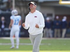Lane Kiffin deixou Oxford, Mississippi para trabalhar na LSU