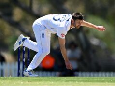 O abridor do Ashes, Mark Wood, está em dúvida depois de contrair uma lesão no tendão da coxa no aquecimento