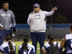 Apesar de uma temporada sem vitórias, o time de flag football Overfelt continua motivado