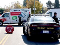 Motorista de U-Haul baleado durante protesto federal na ilha da Guarda Costeira