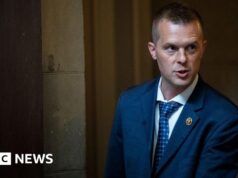 O congressista democrata Jared Golden anunciou sua aposentadoria