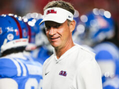A saída desastrosa de Lane Kiffin de Ole Miss criou problemas mais profundos no futebol universitário