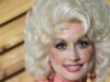 Neste dia de 1974, Dolly Parton liderou as paradas country com um single que ajudou a moldar sua marca icônica – da televisão ao Dollywood.