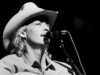 Neste dia de 2007, Alan Jackson lançou um single número 1 que marcou um retorno estilístico às suas raízes.