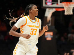 Alyssa Latham não esteve presente para o aquecimento antes do jogo de basquete Lady Vols contra Belmont