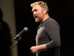 Democrata do Maine diz que postagens comunistas no Reddit eram piadas sobre corrida ao Senado