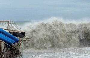 Quase um milhão de pessoas evacuadas quando o tufão Fung-wong se aproxima das Filipinas | Inundações
