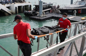 Malásia recupera mais corpos de barco de refugiados Rohingya naufragado | Rohingya