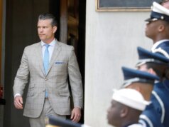 Senadores republicanos e democratas criticaram as comunicações do Pentágono