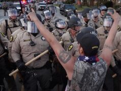 Moody analisa novo projeto de lei de penalidades para proteger os oficiais federais de imigração