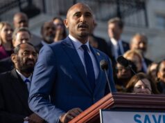 ASSISTIR: Democrata pergunta à multidão sobre identificação de eleitor – resposta levanta sobrancelhas