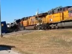 Um trem colidiu com um caminhão no Texas