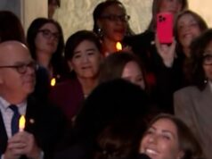 Sobreviventes de Epstein comemoram após projeto de lei ser aprovado pelo Congresso