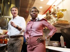 O candidato a governador do Partido Republicano da Virgínia, Earle-Sears, fez uma apresentação final aos eleitores