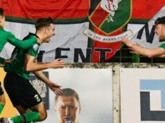 Glentoran lutou para vencer Coleraine, de 10 jogadores