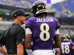 John Harbaugh nega rixa com Lamar Jackson e chama seu relacionamento de “A-plus”.