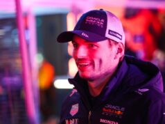 A camiseta de Natal com tema de Las Vegas de Max Verstappen causa caos no Reddit