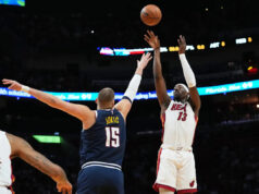 Jokic se machucou no final do primeiro tempo, o Heat se afastou do topo do Nuggets a partir daí