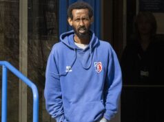 Requerente de asilo violento, 30 anos, que escapou da prisão quatro vezes é finalmente preso – por ter uma faca do lado de fora de um hotel para migrantes