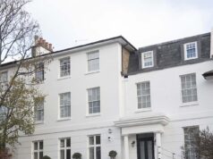 Empresário milionário em guerra com o conselho depois de erguer CERCA ELÉTRICA em torno de sua mega mansão de £ 44,5 milhões em Notting Hill sem permissão… porque sua esposa ‘tem medo de raposas’