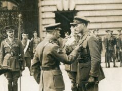 Victoria Cross concedida ao herói da Primeira Guerra Mundial que enfrentou 100 alemães armados com metralhadoras é vendida por £ 320.000
