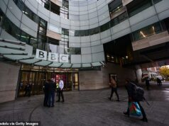 Britânicos indignados revelam por que agora se recusam a pagar a taxa de licença da BBC – enquanto milhões abandonam seu apoio por causa de ‘cartas ameaçadoras, programas acordados e reportagens tendenciosas’