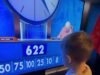 O menino de quatro anos vence Countdown resolvendo quebra-cabeças em segundos, derrotando competidores em sua sala de estar e quer o emprego de Rachel Riley