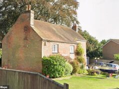 Os caçadores de casas simulam uma listagem online de uma casa de quatro quartos de £ 475.000, descrita como uma ‘oportunidade excepcional’ pelos agentes… mas VOCÊ consegue ver por quê?