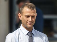 Usuário do Twitter é preso por 18 meses por dois tweets anti-imigração feitos após ataque de carro no mercado de Natal que foram vistos apenas 33 vezes