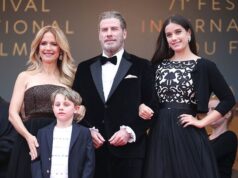 Riley Keough é vista pela primeira vez em meio a alegações de que ela é a mãe biológica do filho adolescente de John Travolta