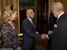 Um agradecimento real! Rei Charles conhece os heróis do ataque de Huntingdon