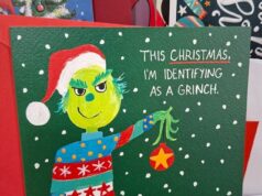 O cartão Grinch da Sainsbury é retirado das prateleiras após ser identificado como ‘invalidando as experiências vividas por pessoas trans’