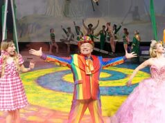 O show do Mágico de Oz que cobra £ 75 por ingresso é considerado ‘absolutamente diabólico’ em relação a performances ‘amadoras’, som ‘terrível’, dança ‘horrível’ e cena de pepino MUITO sugestiva