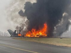 Vários temidos mortos quando um jato particular cai perto da pista da Carolina do Norte, provocando uma enorme bola de fogo