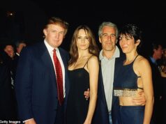 Trump e Epstein fofocaram sobre sexo em ‘caça a troféus’ para mulheres, afirma modelo de maiô