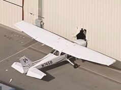 Avião sequestrado cai em prédio do aeroporto de Los Angeles