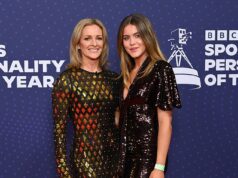 Gabby Logan, 52, faz uma rara aparição com sua filha Lois Maya, 20, enquanto ela deslumbra em um vestido dourado no BBC Sports Personality Of The Year